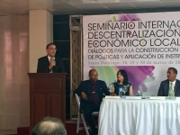 Ignacio Caraballo reivindica el 'papel imprescindible' de los gobiernos locales en el espacio pol&iacute;tico regional y global