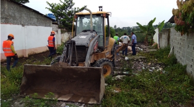 Comienzan en Quinind&eacute; las obras de demolici&oacute;n de la campa&ntilde;a "Andaluc&iacute;a Solidaria con Ecuador"